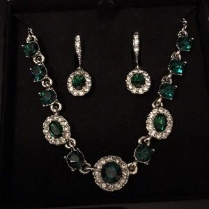 Beautiful necklace and earrings set New in Box